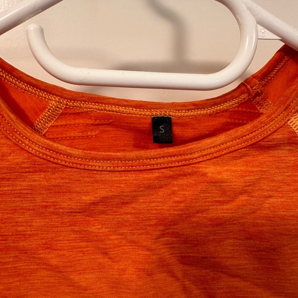 Alphalete amplify crop top - Picture 2 of 3